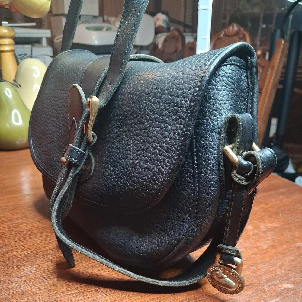Vintage Dooney And Bourke Black Women’s Handbag AWL Crossbody Very Rare Find